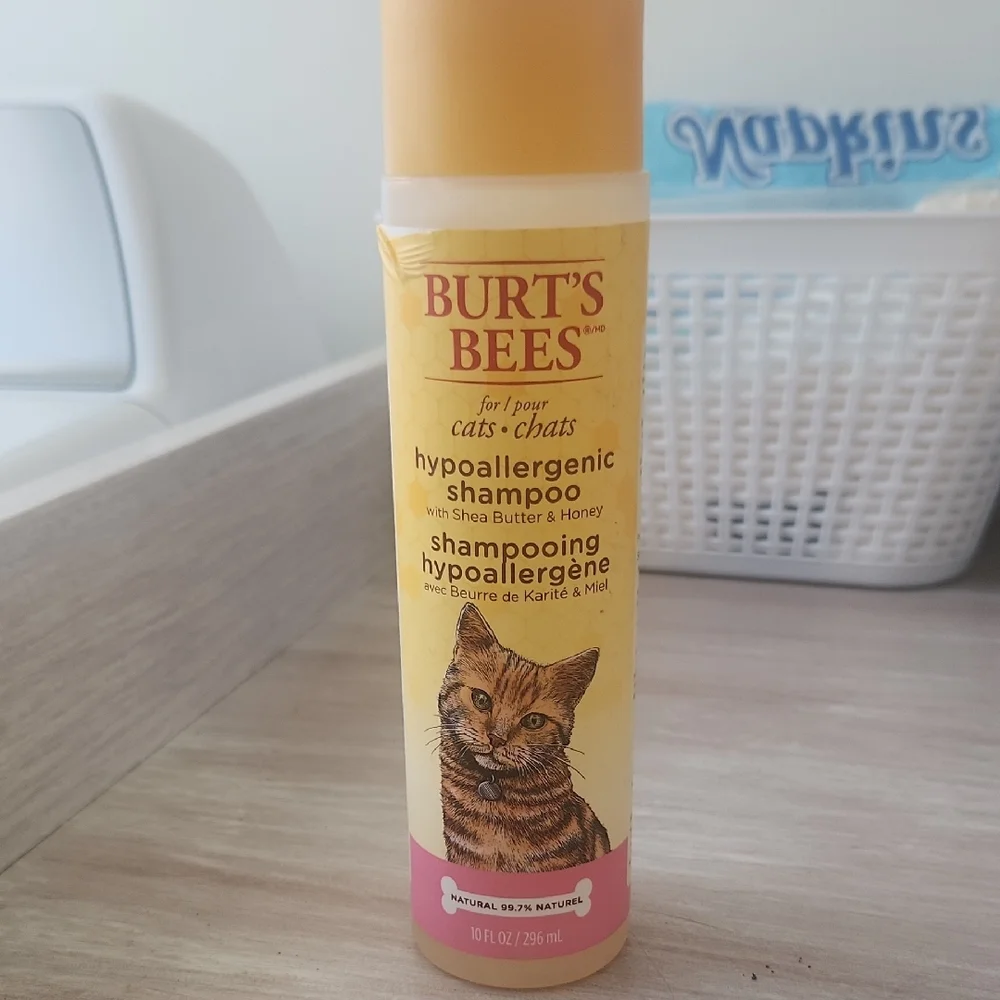 Burt's Bees Hypoallergenic Cat Shampoo - Yellow and Cream